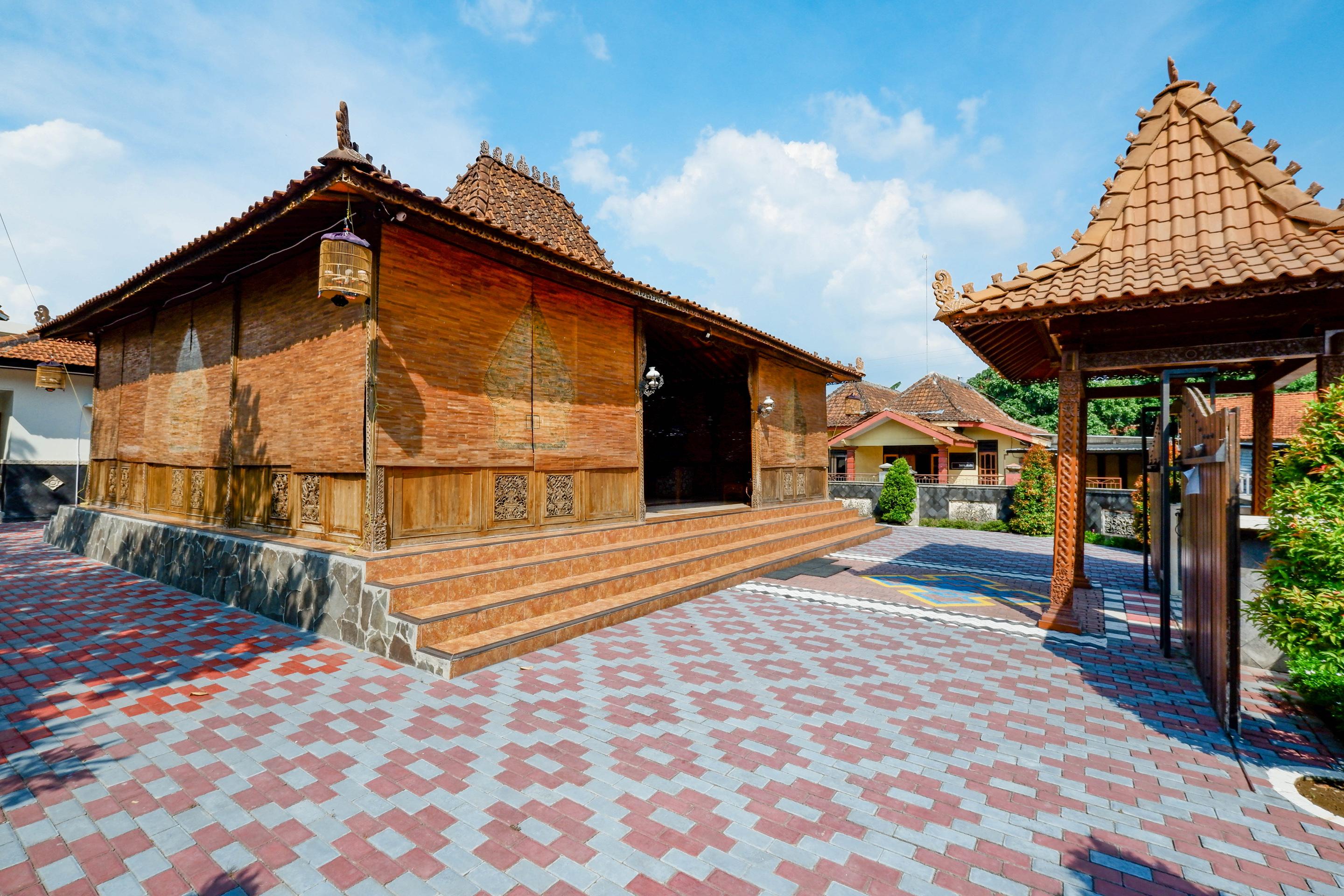 Oyo 2327 Pagsis Village Klaten Eksteriør bilde