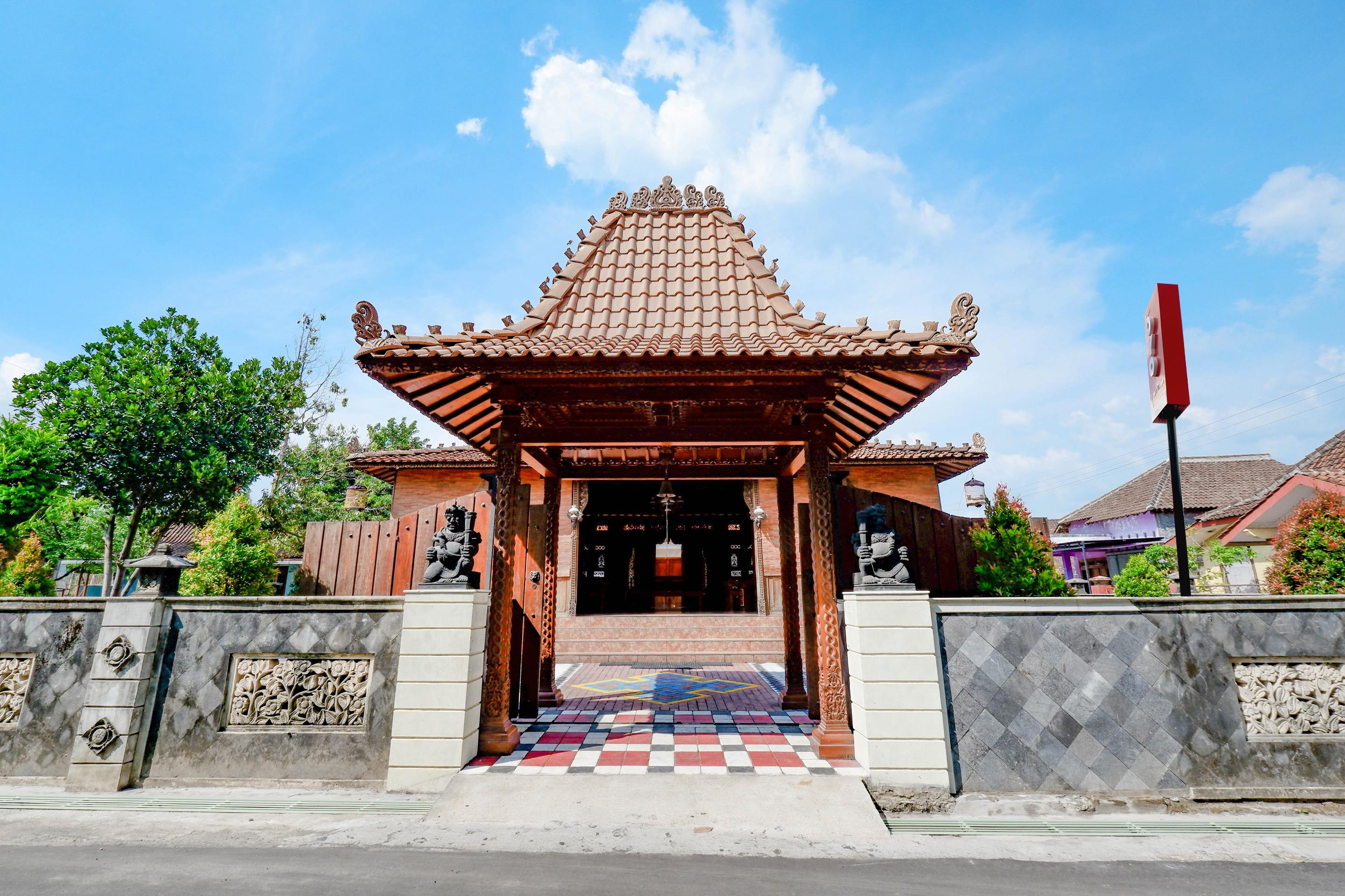Oyo 2327 Pagsis Village Klaten Eksteriør bilde